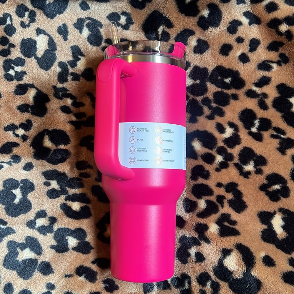 ✨💗NWT Stanley x Target Valentines Cosmo Pink - Picture 3 of 3